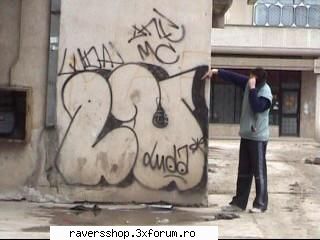 graffiti inaltime dat tagu`? inalt omu asta nu? gandestete 1.92m... can dai asa fara faci urban