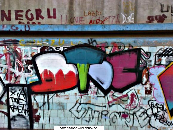 graffiti mai avut rosu cut punctu 8-|
