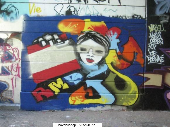 graffiti primu meu desen... n-o s-apuc sa-l termin l-am terminat cand putut ramas fara culori
