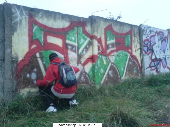 graffiti stau degeaba ...(sper evite crosul... dar putine sanse) ..va salut