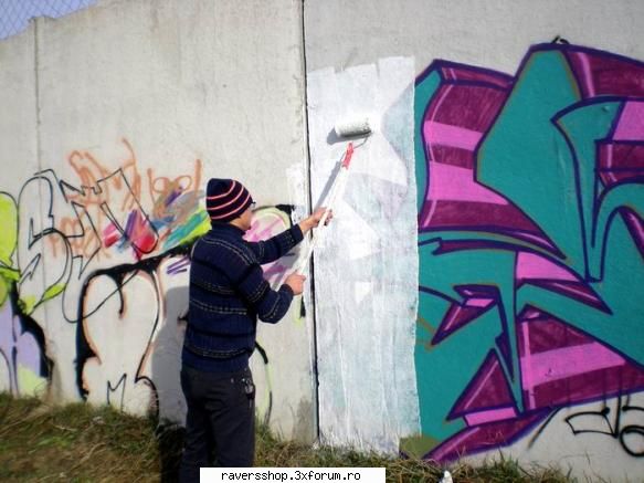 graffiti scapat trecut procesul verbal dupa preotului care incercase ascunda prin cladirea datorita