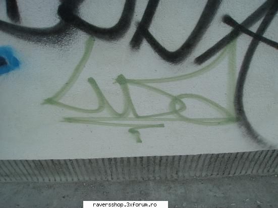 graffiti arat asa realitate (nus asa galben fata) schimb asa ``marime`` nus punker nici rocker nici