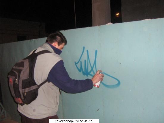 graffiti bine tare tare ...... dar totusi mai exista? vad vreo 326 crossuri sub piesa onorez stai