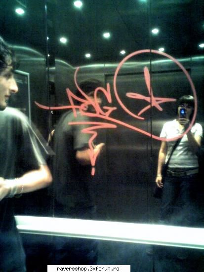 asa...si asta.tot in lift la moldova  =) graffiti