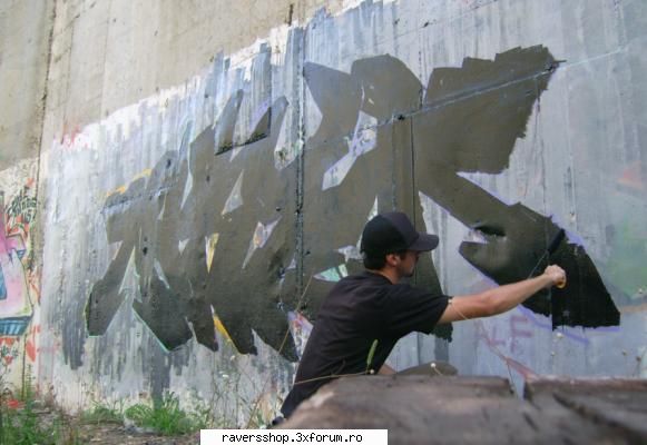 graffiti hey hey baietzii mei.... doar credeati stau degeaba ... &nbsp; keep rollin' baby!